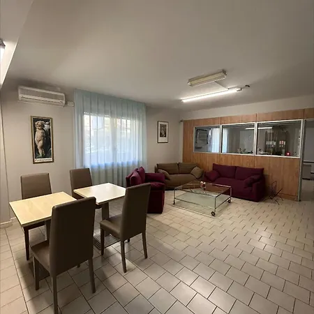 Parmigianino Apartments Aparthotel